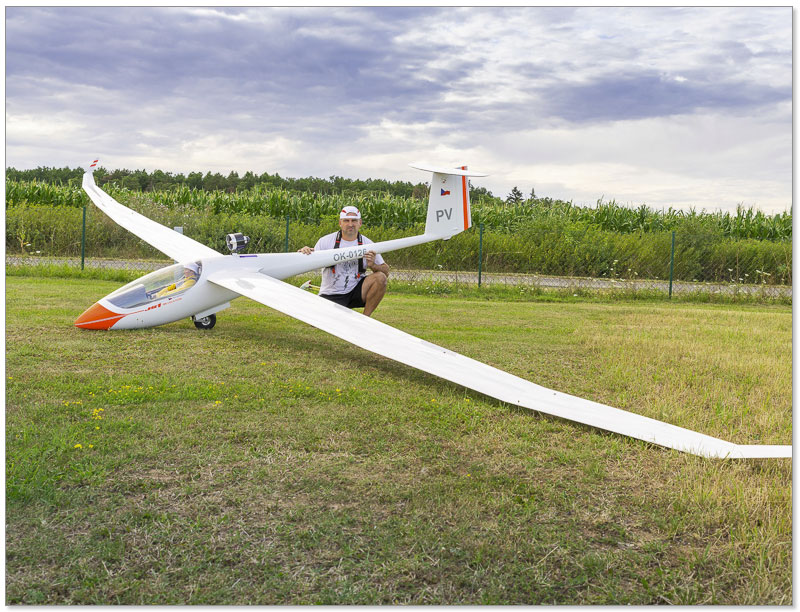 Maiden Flight of Peter Videmann�s H-Model Jonker JS1 50% Scale Sailplane